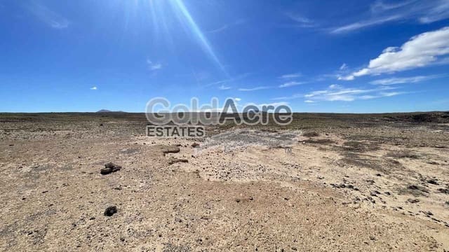 Ubebygd land til salgs i Lajares, La Oliva - € 85 000 (Ref: 9345475)