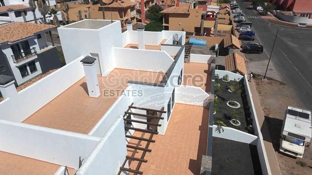 2 makuuhuone Huoneisto myytävänä paikassa Corralejo, La Oliva mukana uima-altaan - 345 000 € (Ref: 9348859)