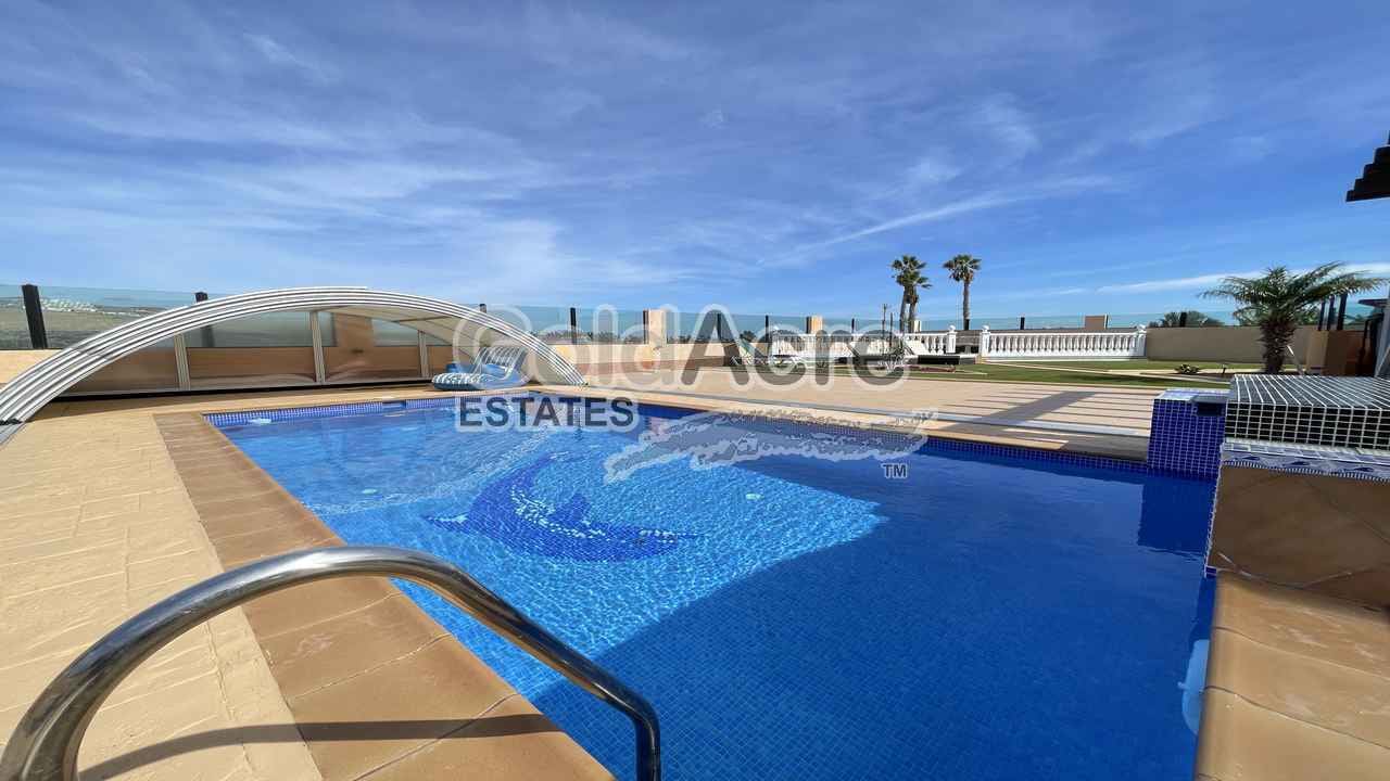 3 sypialnia Willa na sprzedaż w Caleta de Fuste z basenem - 595 000 € (Ref: 9349111)