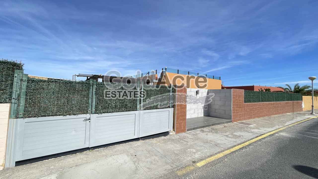 3 sypialnia Willa na sprzedaż w Caleta de Fuste z basenem - 595 000 € (Ref: 9349111)