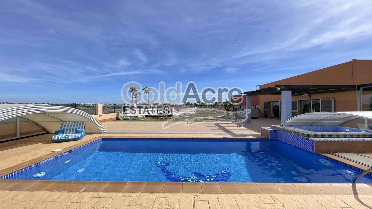 3 sypialnia Willa na sprzedaż w Caleta de Fuste z basenem - 595 000 € (Ref: 9349111)