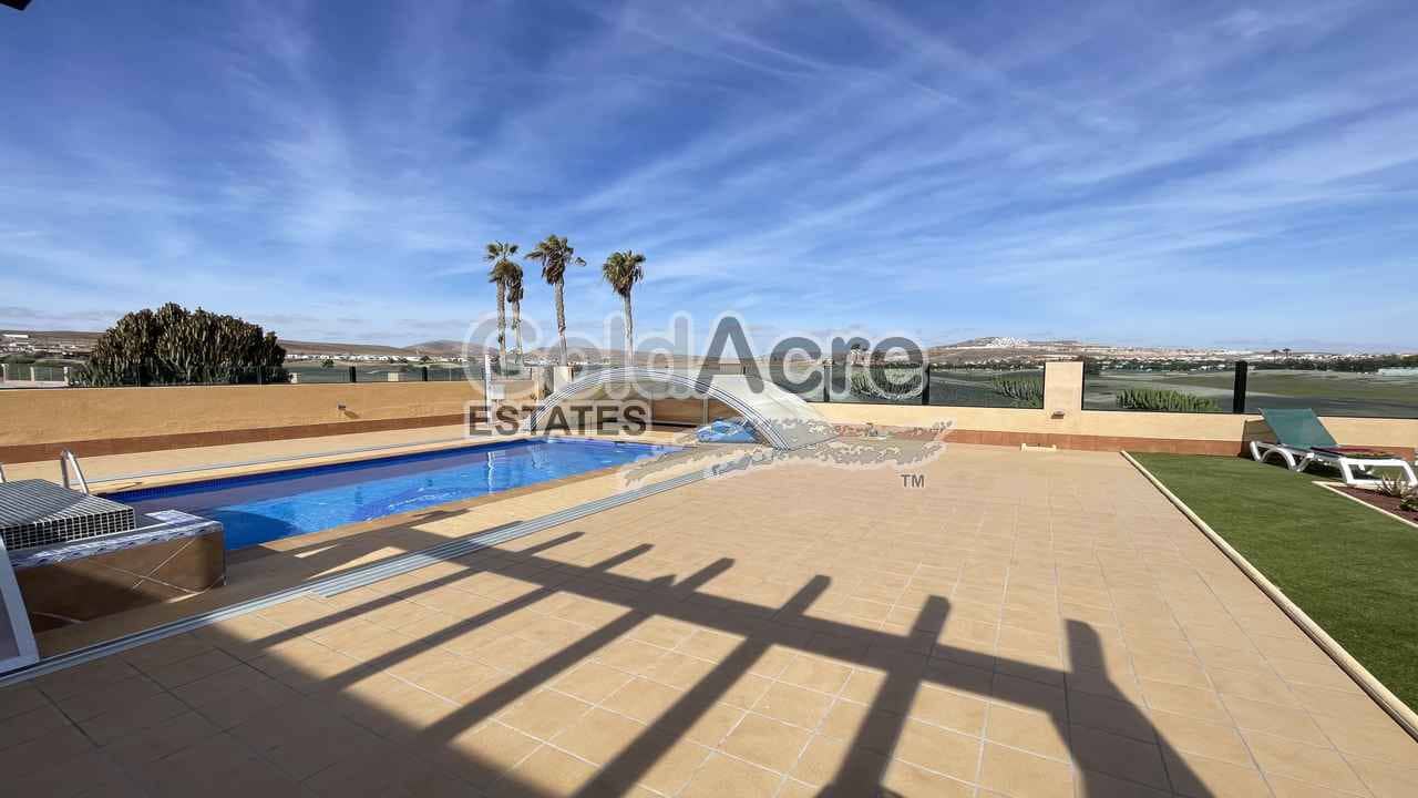 3 sypialnia Willa na sprzedaż w Caleta de Fuste z basenem - 595 000 € (Ref: 9349111)