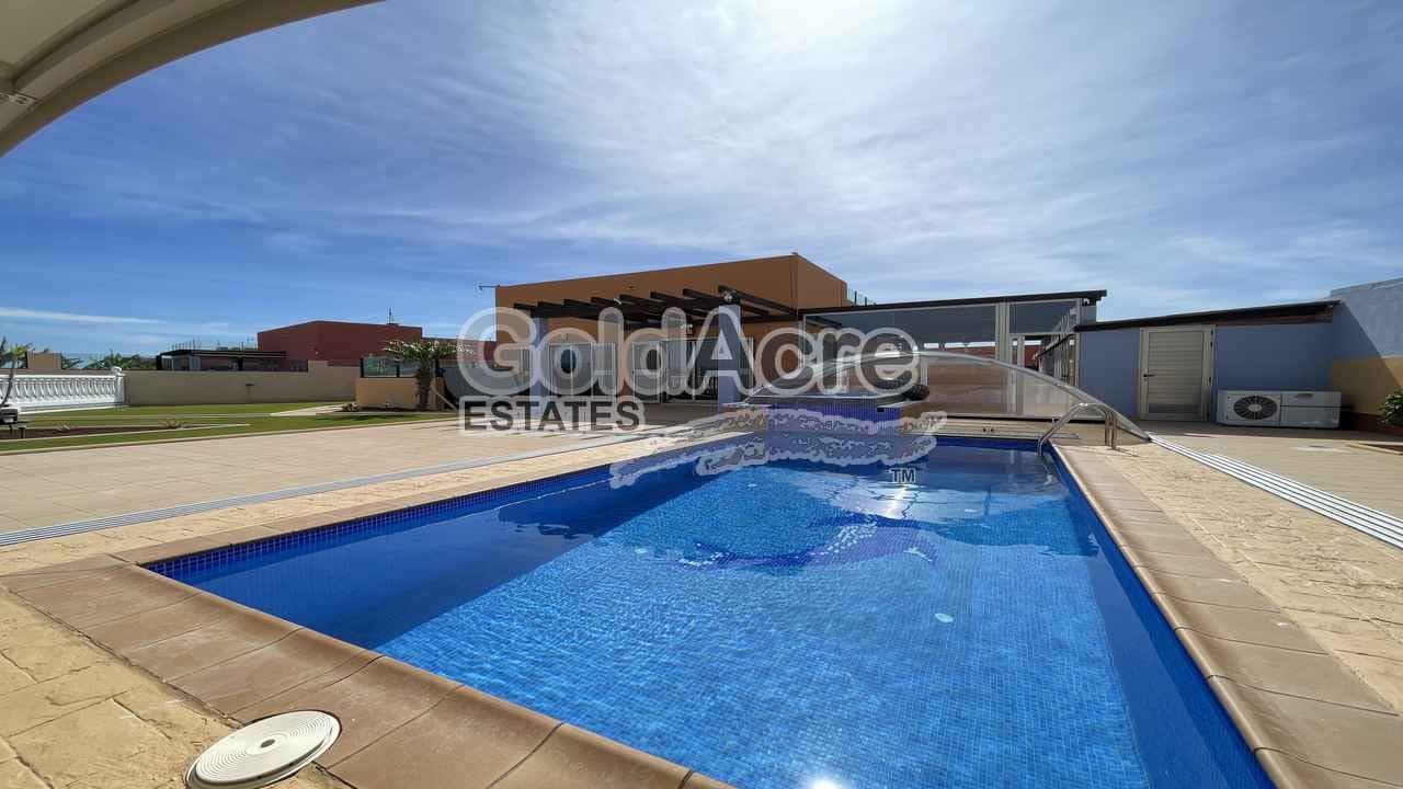 3 sypialnia Willa na sprzedaż w Caleta de Fuste z basenem - 595 000 € (Ref: 9349111)