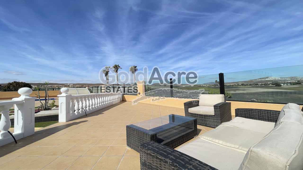 3 sypialnia Willa na sprzedaż w Caleta de Fuste z basenem - 595 000 € (Ref: 9349111)