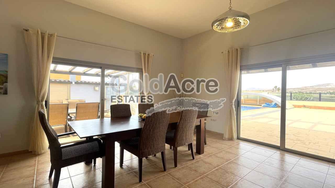 3 sypialnia Willa na sprzedaż w Caleta de Fuste z basenem - 595 000 € (Ref: 9349111)