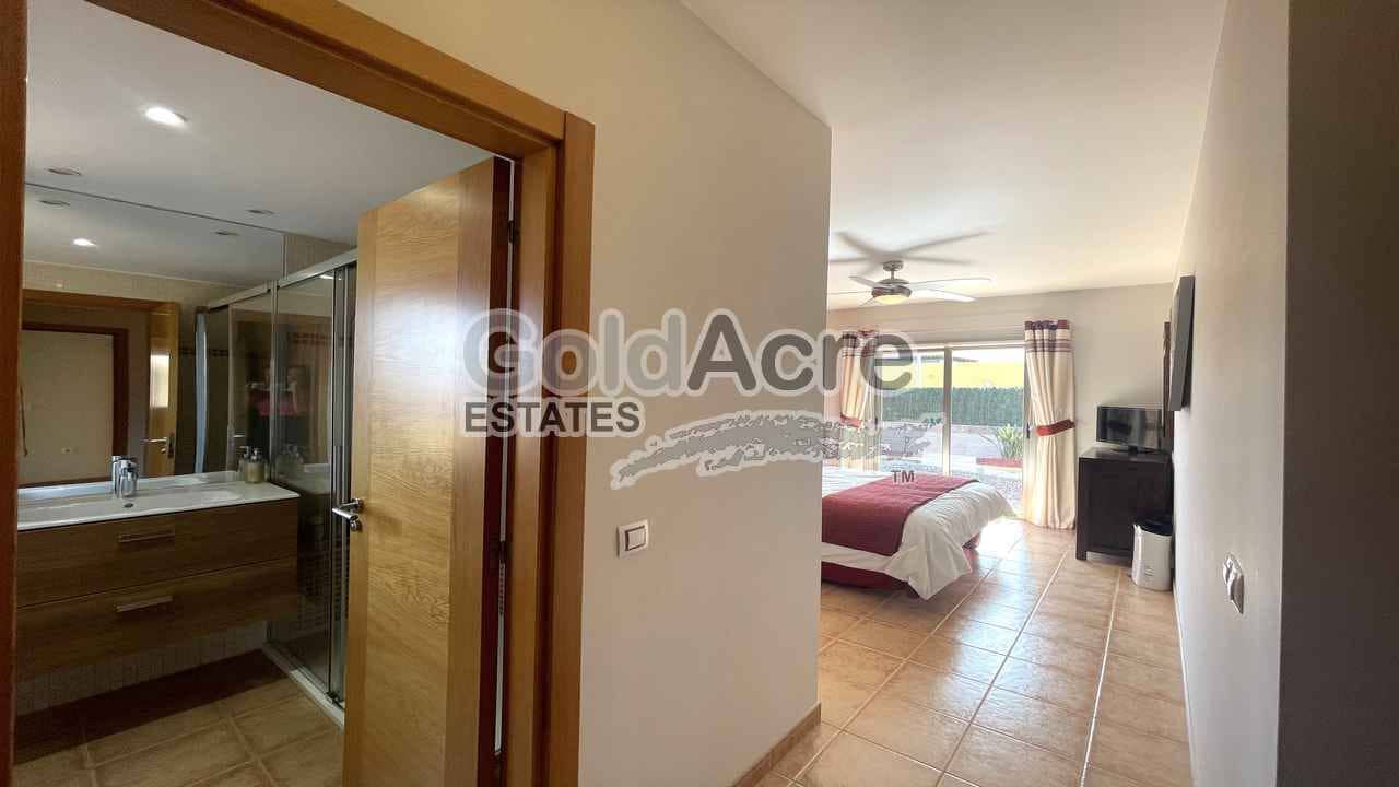 3 sypialnia Willa na sprzedaż w Caleta de Fuste z basenem - 595 000 € (Ref: 9349111)