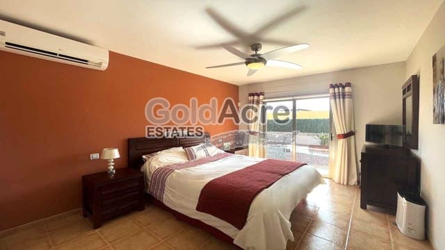 3 soveværelse Villa til salg i Caleta de Fuste, Antigua med swimmingpool - € 595.000 (Ref: 9349111)