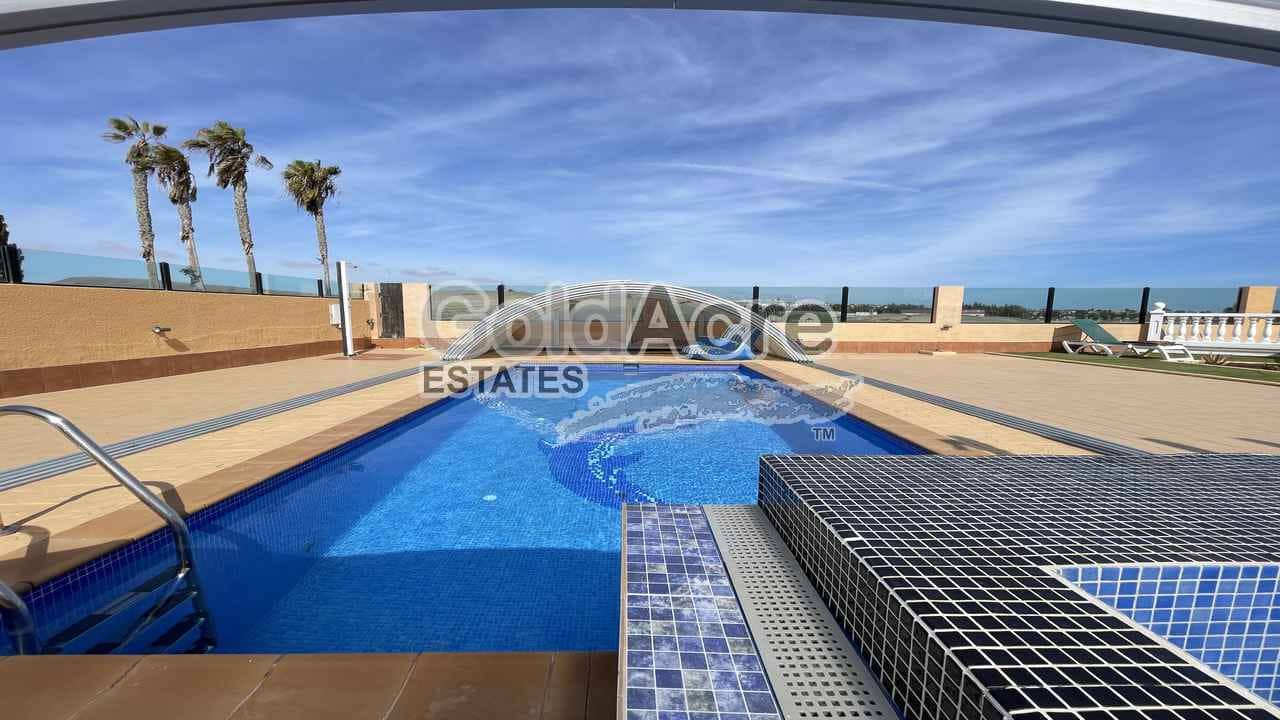 3 sypialnia Willa na sprzedaż w Caleta de Fuste z basenem - 595 000 € (Ref: 9349111)