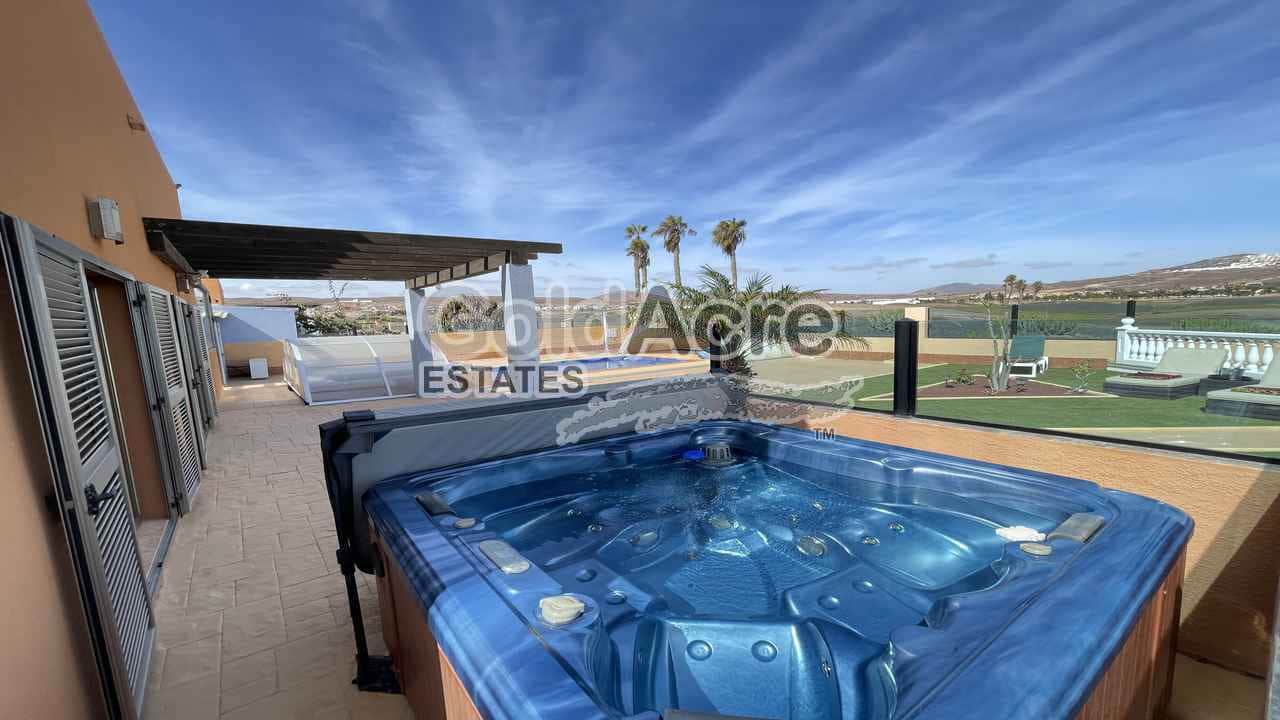 3 sypialnia Willa na sprzedaż w Caleta de Fuste z basenem - 595 000 € (Ref: 9349111)