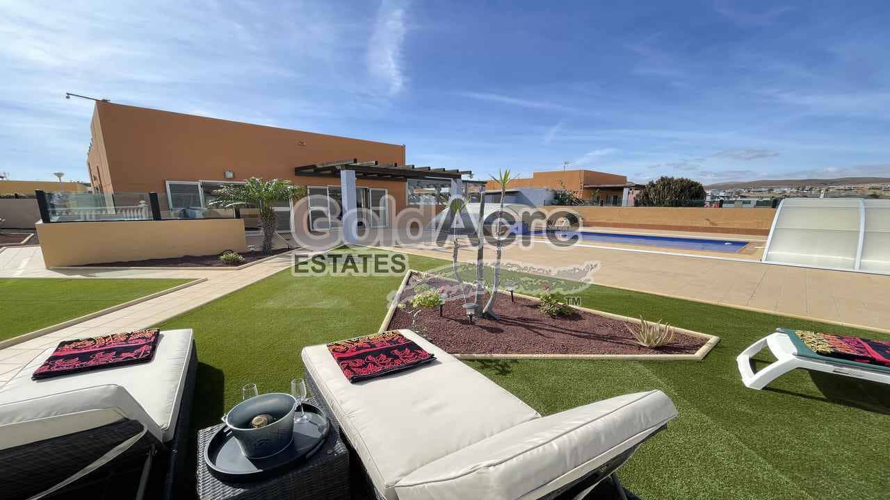 3 sypialnia Willa na sprzedaż w Caleta de Fuste z basenem - 595 000 € (Ref: 9349111)