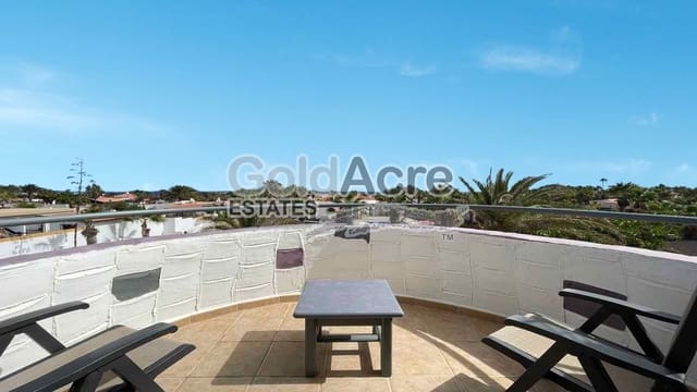 2 makuuhuone Huvila myytävänä paikassa Parque Holandés, La Oliva - 430 000 € (Ref: 9354104)