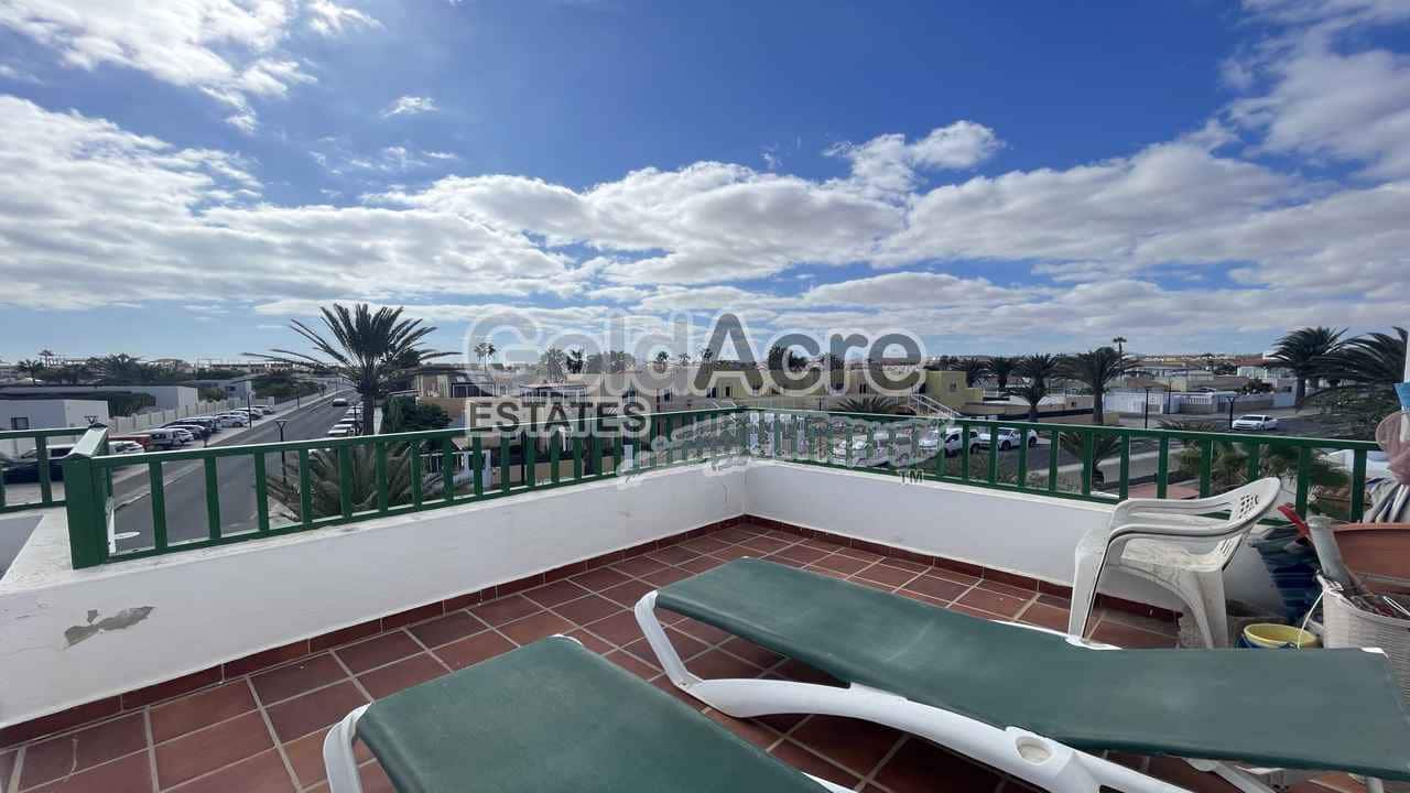 2 slaapkamer Penthouse te koop in Corralejo met zwembad - € 500.000 (Ref: 9356597)