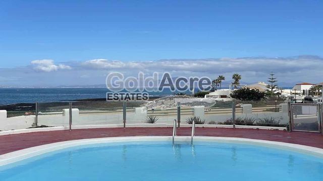 2 makuuhuone Huoneisto myytävänä paikassa Corralejo, La Oliva mukana uima-altaan - 500 000 € (Ref: 9356597)