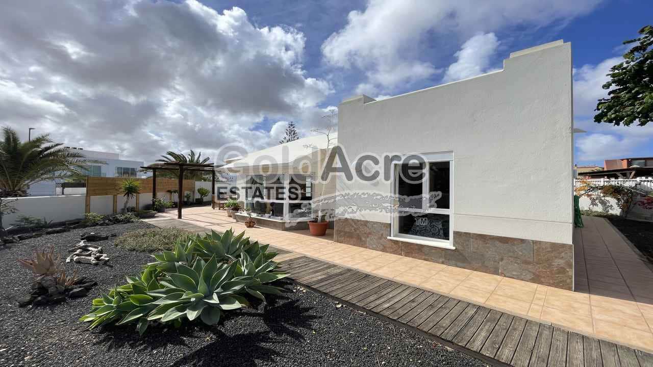 3 sypialnia Willa na sprzedaż w Corralejo - 489 000 € (Ref: 9358948)