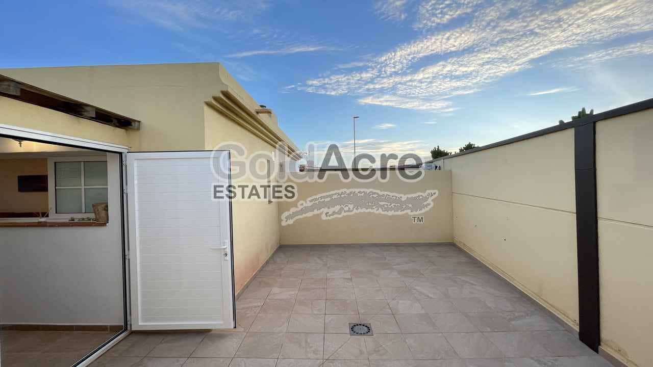 1 quarto Bungalow para venda em Caleta de Fuste com piscina - 195 000 € (Ref: 9395566)