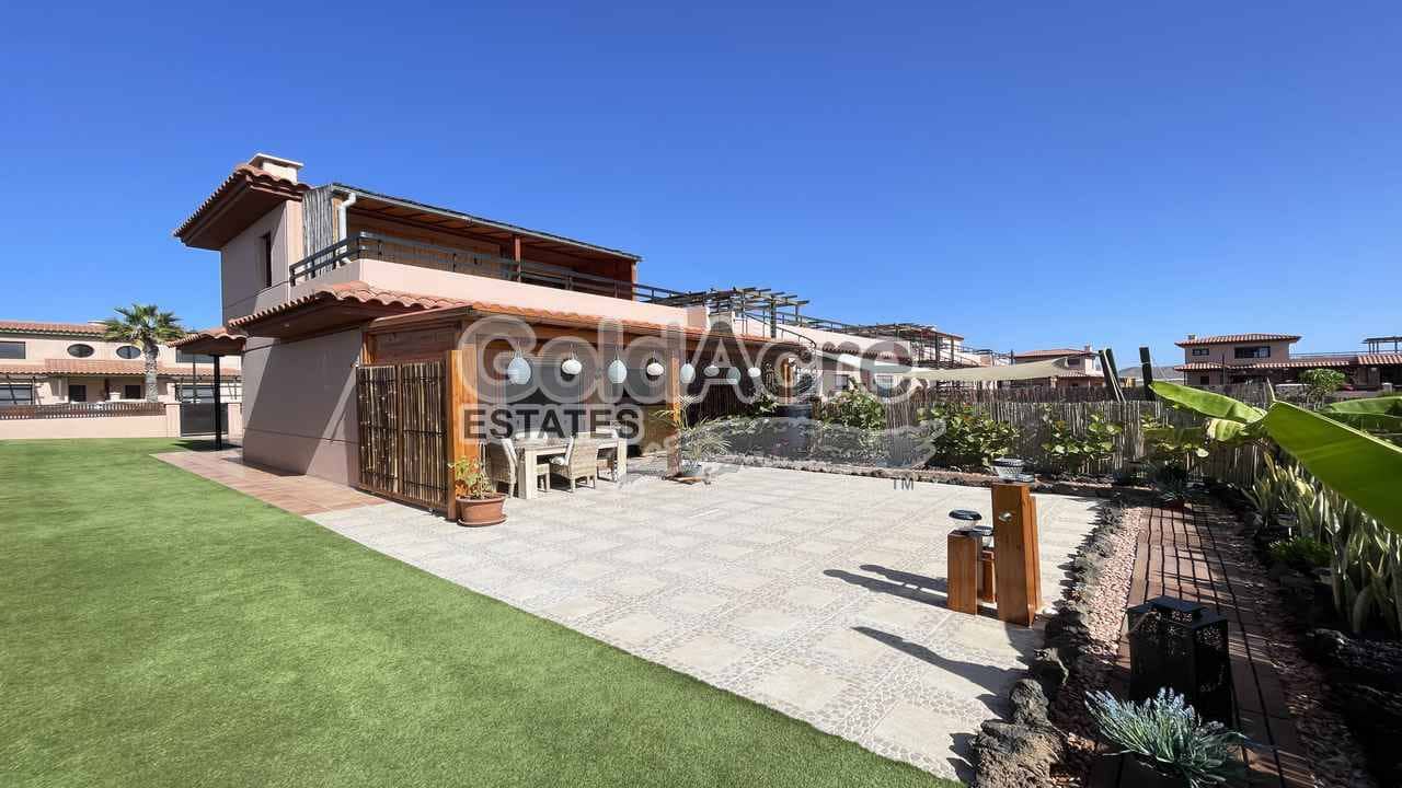 2 sovrum Hus till salu i Majanicho med pool - 290 000 € (Ref: 9395568)