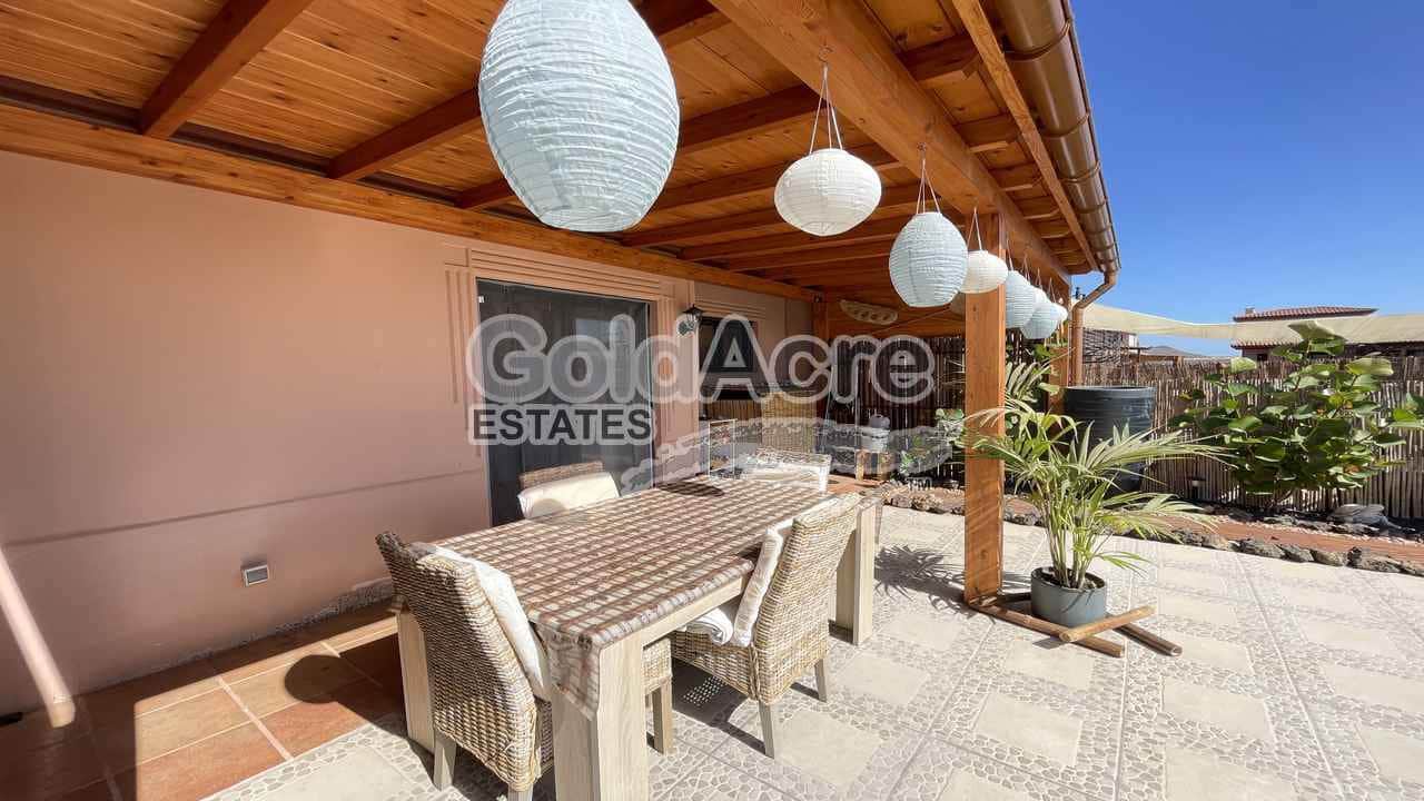 2 sovrum Hus till salu i Majanicho med pool - 290 000 € (Ref: 9395568)