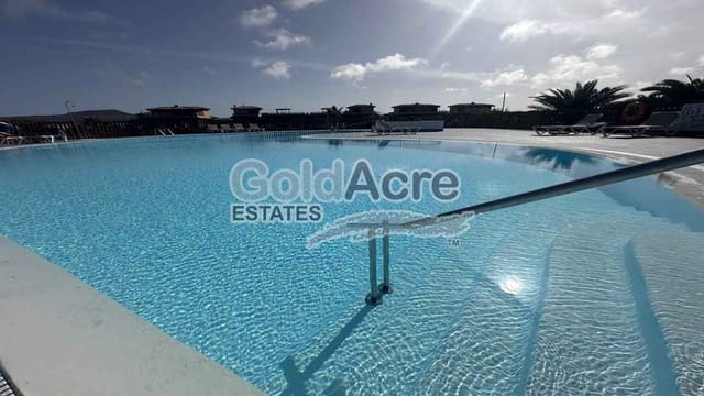 Pareado de 2 habitaciones en Majanicho, La Oliva en venta con piscina - 279.000 € (Ref: 9395568)