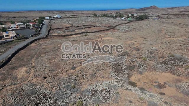 Grunde uden byggetilladelser til salg i Lajares, La Oliva - € 325.000 (Ref: 9416109)