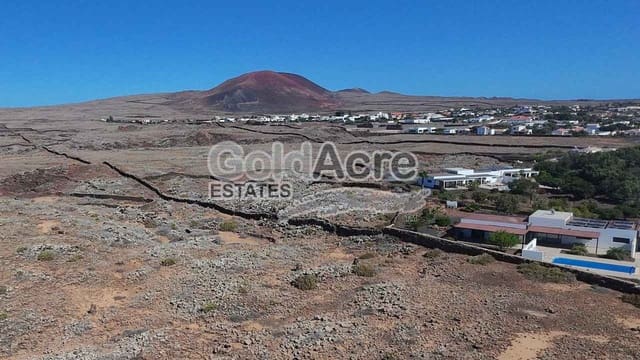 Rakentamaton maa myytävänä paikassa Lajares, La Oliva - 325 000 € (Ref: 9416109)