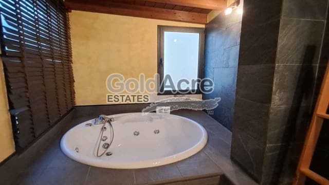 5 bedroom Villa for sale in Puerto del Rosario with pool - € 710,000 (Ref: 9468196)