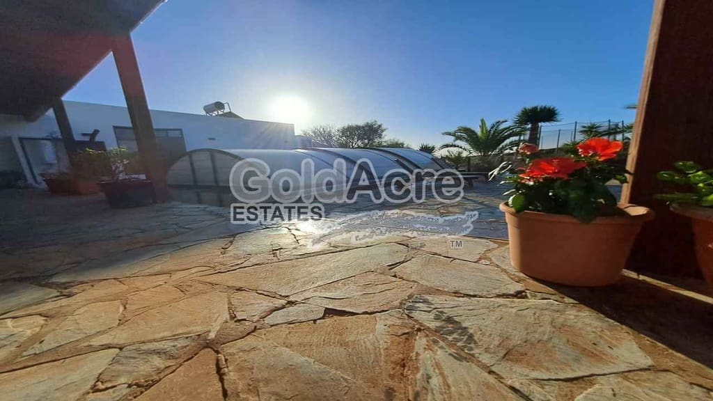 5 bedroom Villa for sale in El Time with pool - € 710,000 (Ref: 9468196)