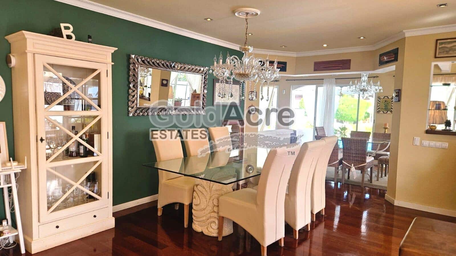 Chalet de 4 habitaciones en Caleta de Fuste en venta con piscina - 1.000.000 € (Ref: 9470269)