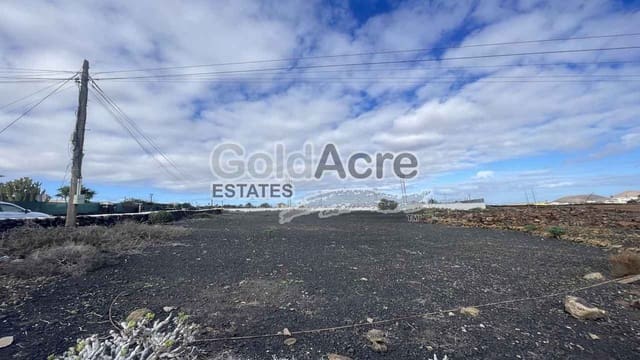 Grunde uden byggetilladelser til salg i Villaverde, La Oliva - € 110.000 (Ref: 9475943)