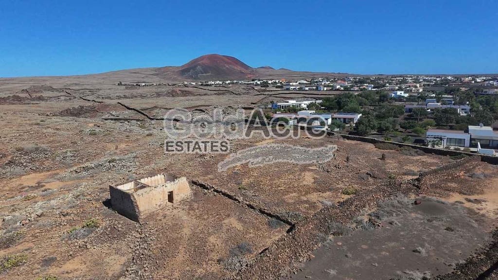 Ubebygd land til salgs i Lajares - € 280 000 (Ref: 9480984)