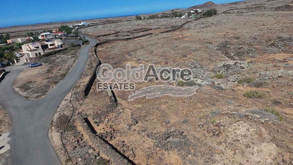 Ubebygd land til salgs i Lajares - € 280 000 (Ref: 9480984)