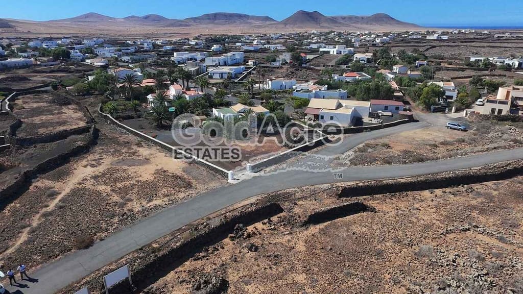 Ubebygd land til salgs i Lajares - € 280 000 (Ref: 9480984)