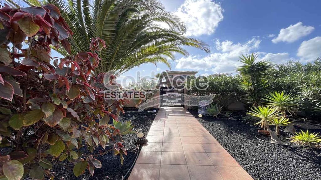 2 soveværelse Villa til salg i Majanicho med swimmingpool - € 259.000 (Ref: 9485124)