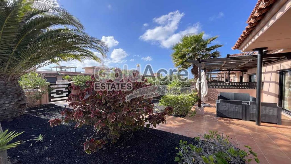 2 soveværelse Villa til salg i Majanicho med swimmingpool - € 259.000 (Ref: 9485124)