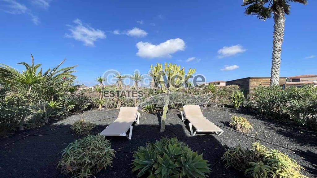 2 soveværelse Villa til salg i Majanicho med swimmingpool - € 259.000 (Ref: 9485124)