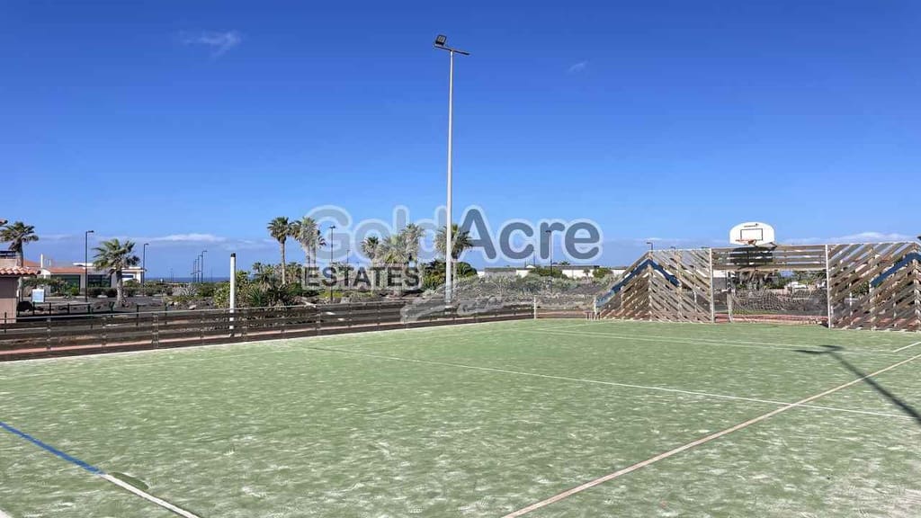 2 soveværelse Villa til salg i Majanicho med swimmingpool - € 259.000 (Ref: 9485124)