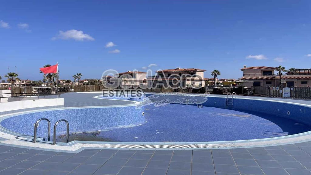 2 soveværelse Villa til salg i Majanicho med swimmingpool - € 259.000 (Ref: 9485124)