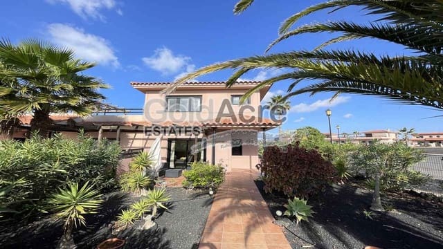 2 chambre Villa/Maison à vendre à Majanicho, La Oliva avec piscine - 245 000 € (Ref: 9485124)