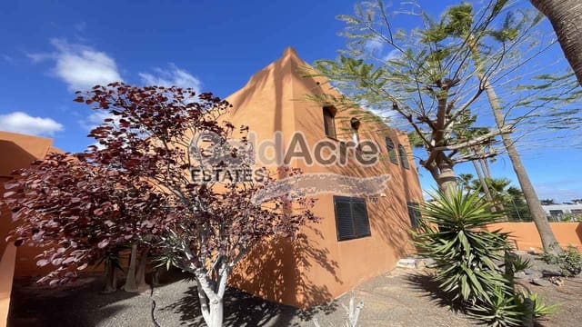 1 slaapkamer Penthouse te koop in Corralejo, La Oliva met zwembad - € 189.000 (Ref: 9508097)