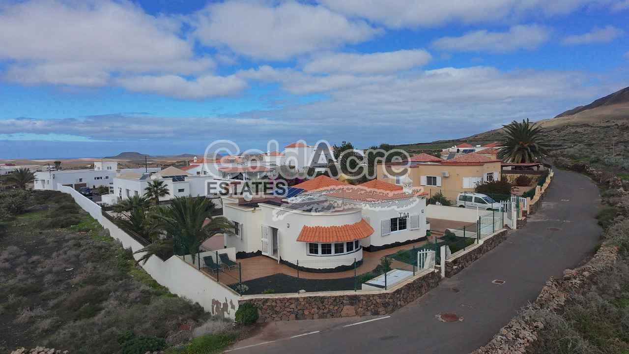 3 sypialnia Willa na sprzedaż w La Oliva z basenem - 425 000 € (Ref: 9530106)