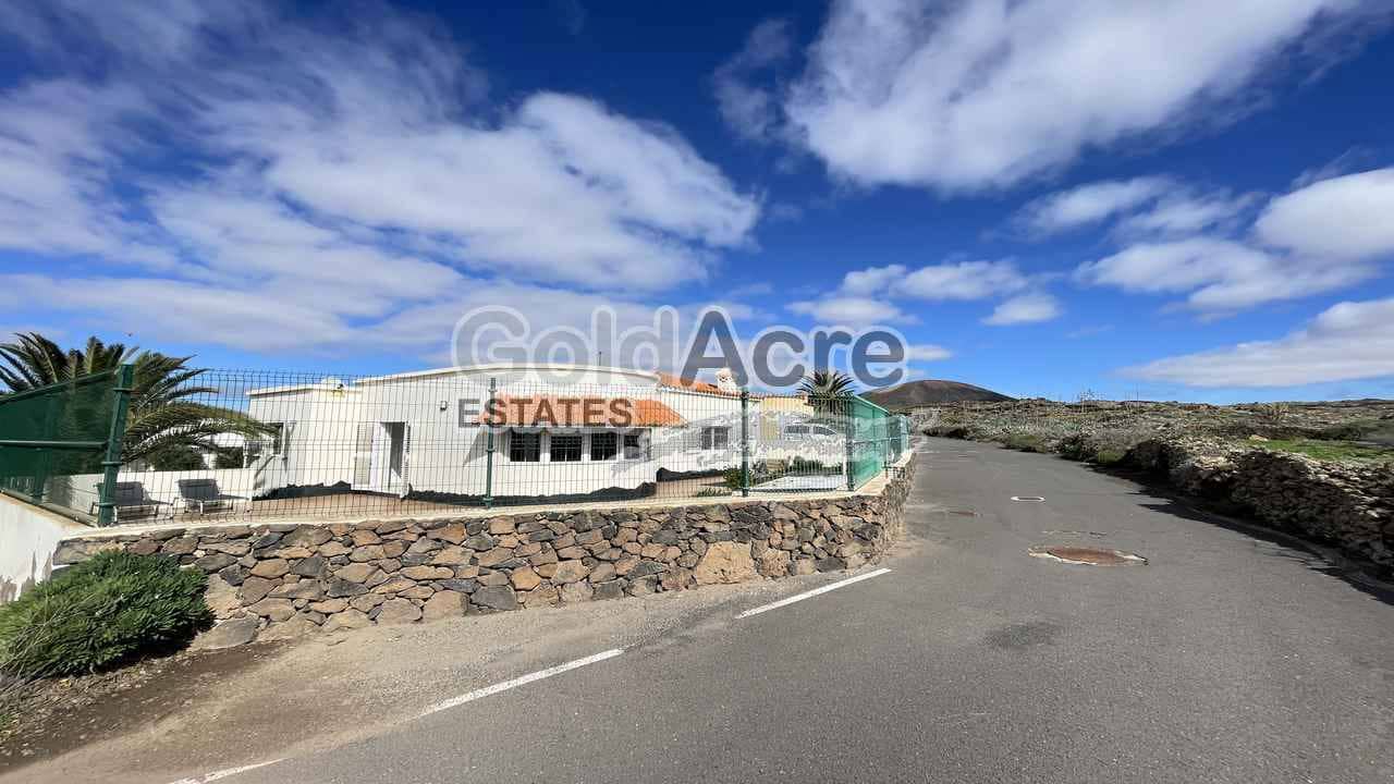 3 sypialnia Willa na sprzedaż w La Oliva z basenem - 425 000 € (Ref: 9530106)