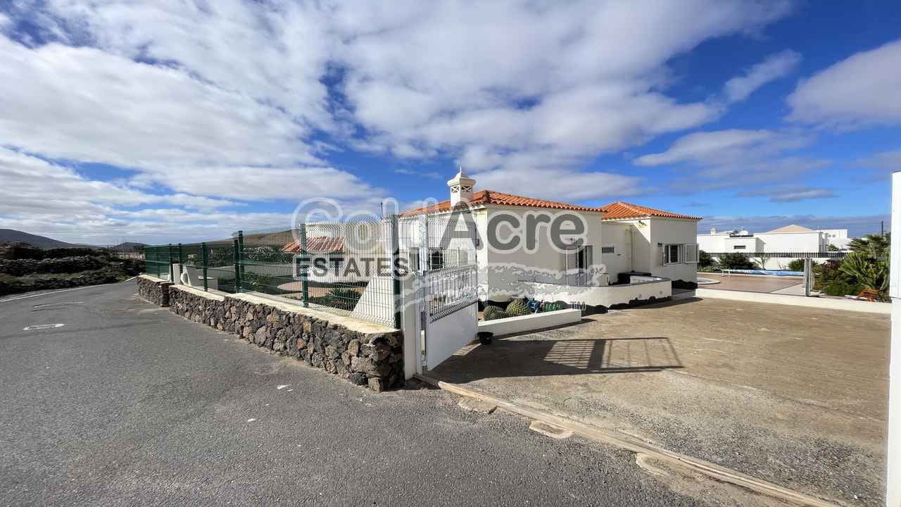 3 sypialnia Willa na sprzedaż w La Oliva z basenem - 425 000 € (Ref: 9530106)