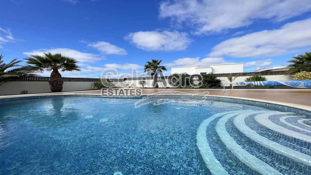 3 sypialnia Willa na sprzedaż w La Oliva z basenem - 425 000 € (Ref: 9530106)