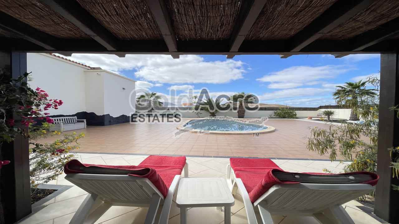 3 sypialnia Willa na sprzedaż w La Oliva z basenem - 425 000 € (Ref: 9530106)