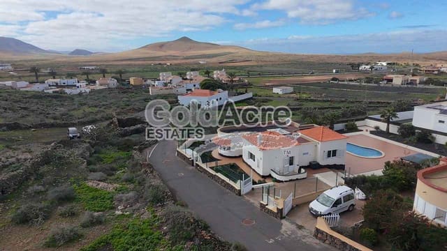 3 sypialnia Willa na sprzedaż w La Oliva z basenem - 425 000 € (Ref: 9530106)