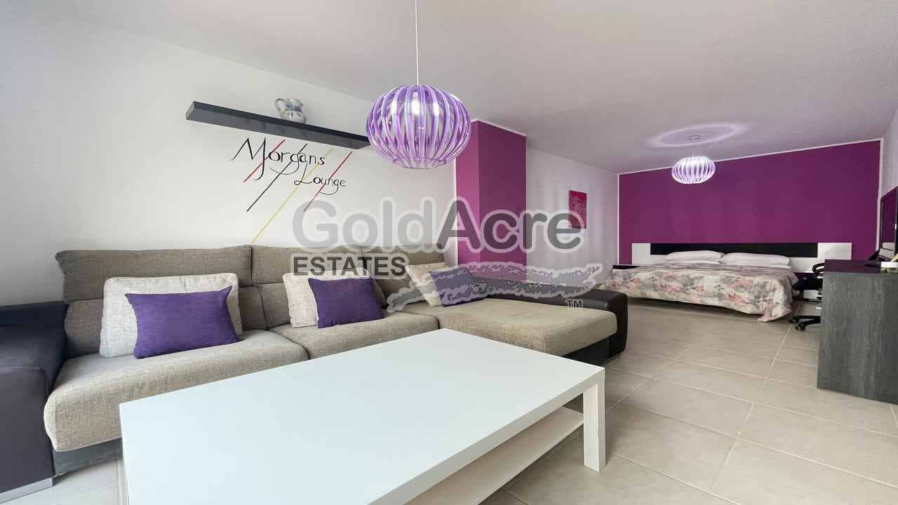 4 bedroom Apartment for sale in Antigua with pool - € 275,000 (Ref: 9533333)