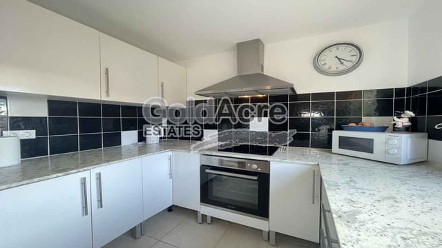 4 bedroom Apartment for sale in Antigua with pool - € 275,000 (Ref: 9533333)