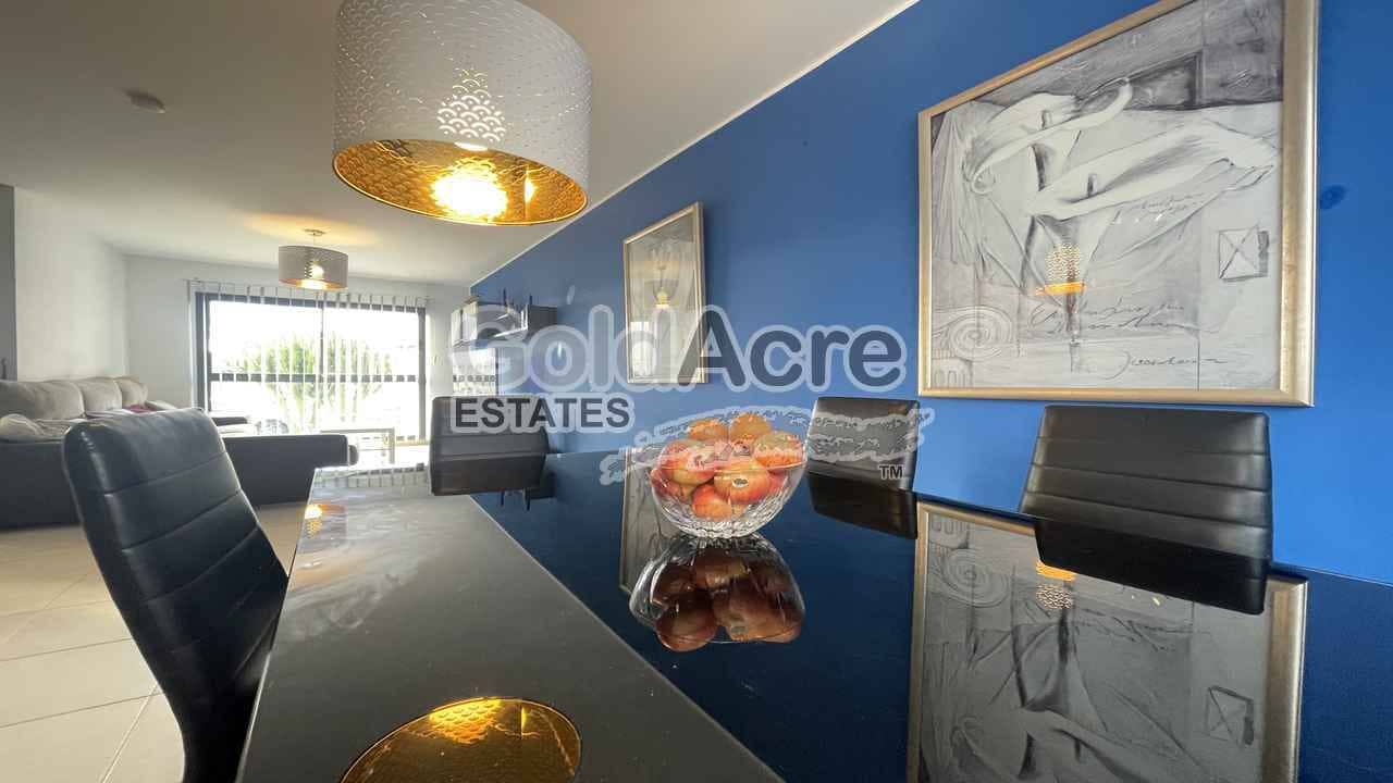 4 bedroom Apartment for sale in Antigua with pool - € 275,000 (Ref: 9533333)