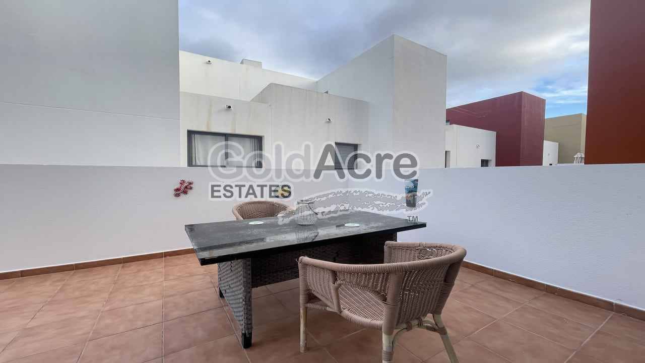 4 bedroom Apartment for sale in Antigua with pool - € 275,000 (Ref: 9533333)