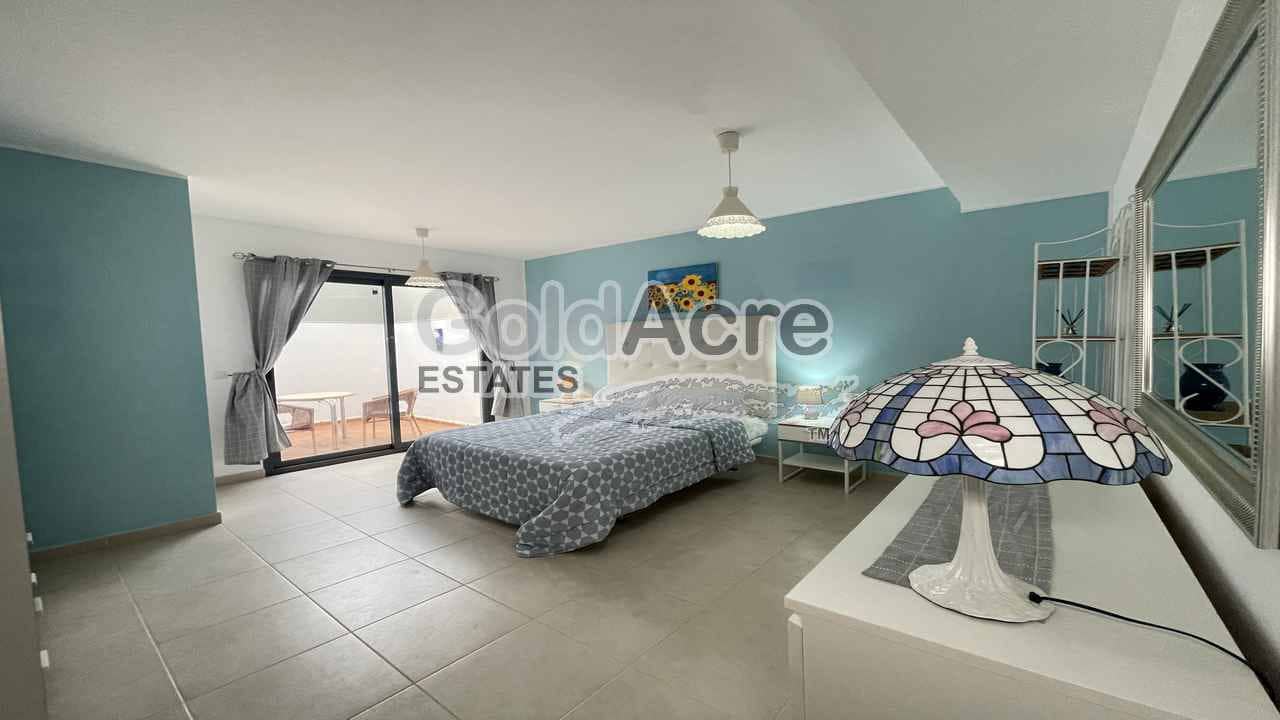 4 bedroom Apartment for sale in Antigua with pool - € 275,000 (Ref: 9533333)