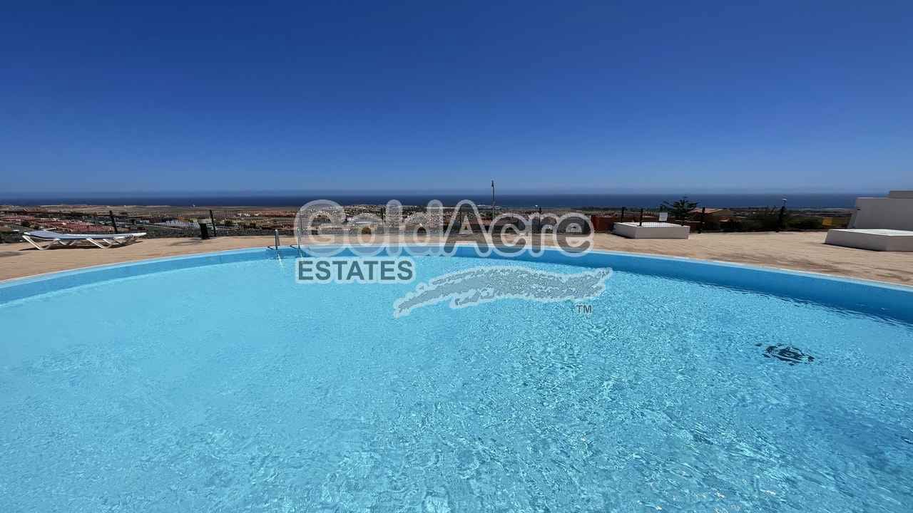 4 bedroom Apartment for sale in Antigua with pool - € 275,000 (Ref: 9533333)